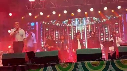 तुम जानो न हम और उसके बाद दीवाना तेरा ... झूमे लोग