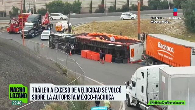 Rapiña en la México-Pachuca; un camión de pollos se volcó a la altura de Ecatepec