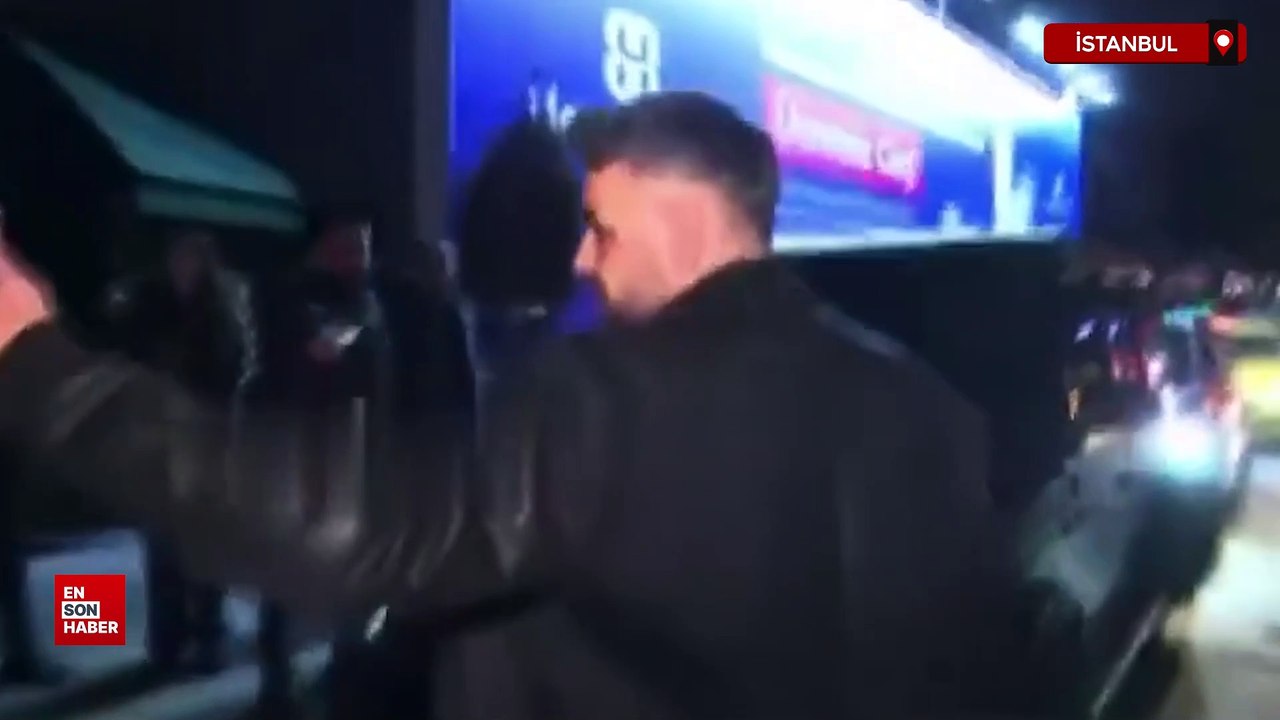 Barış Alper Yılmaz Etiler’de bir mekandan çıkarken görüntülendi