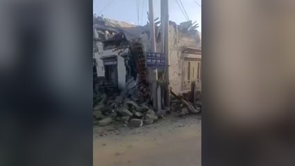 Çin'in Tibet bölgesinde 7.1 büyüklüğünde deprem