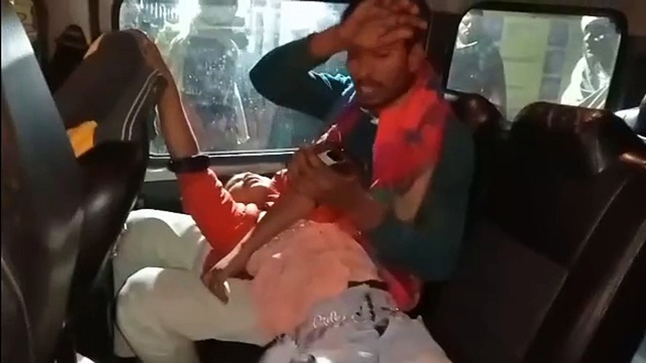 श्रद्धालुओ से भरे ई-रिक्शा में तेज रफ्तार कार चालक ने मारी टक्कर, आधा दर्जन से अधिक महिला-पुरुष बच्चे हुए घायल, चार लोगों को किया जिला अस्पताल रेफर।