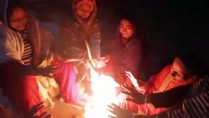 बुंदेलखंड का कश्मीर बना खजुराहो,कोहरे की आगोश में पहुँचे मंदिर,पर्यटकों ने कोहरे के बीच स्मारकों का लिया आनंद