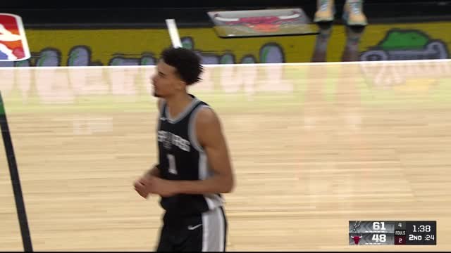Wembanyama's three big slams against the Bulls