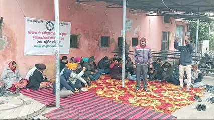 आज फिर से HSEB वर्कर्स यूनियन ने बिजली विभाग की तानासाही बताते हुए 9 से 5 बजे तक वर्क सस्पेंड कर किया प्रदर्शन