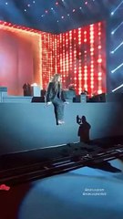 قفزة عفوية من نانسي عجرم في حفلها