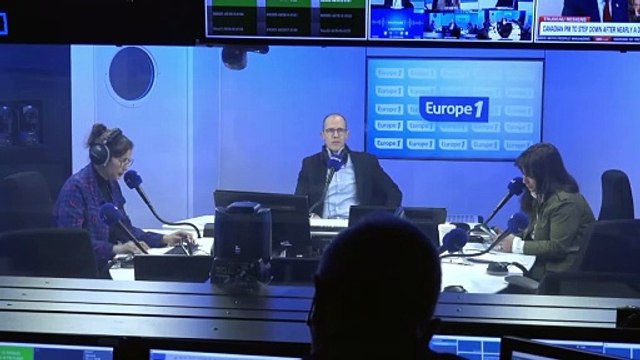 Dans les pas de Marine Le Pen à Mayotte, au chevet des habitants touchés par le cyclone Chido