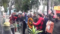 शहीद स्मारक पर दी श्रद्धांजलि और शुरू कर दिया धरना प्रदर्शन, आईटीबीपी के जवान गुरवचन सिंह के साथ आए ग्रामीण, बहडाला में रास्ते की समस्या को लेकर फूंक दिया संघर्ष का नाद