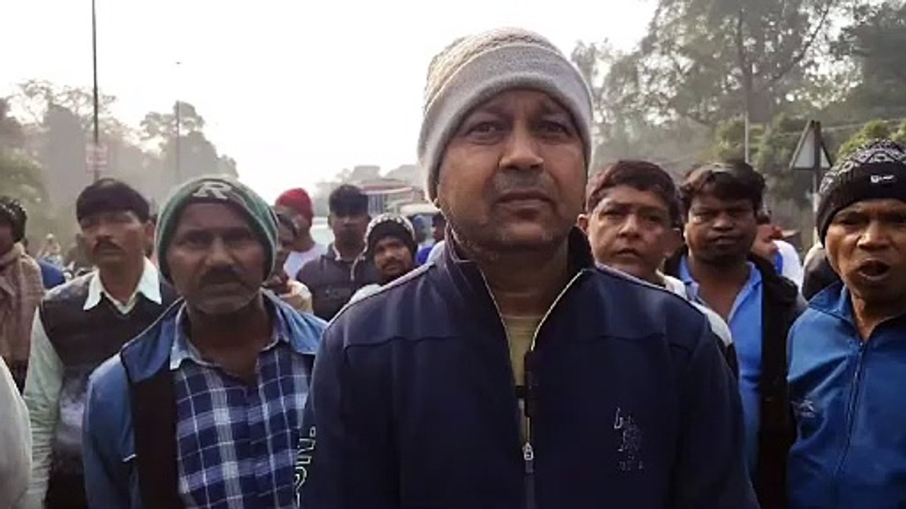 উড়াল পুল তৈরী হওয়ায় বিচ্ছিন্ন হয়ে পড়েছে ২০ টি গ্রাম, আন্ডারপাস তৈরীর দাবীতে ৬০ নম্বর জাতীয় সড়ক অবরোধ করে বিক্ষোভ ২০ টি গ্রামের পড়ুয়া থেকে সাধারণ মানুষের