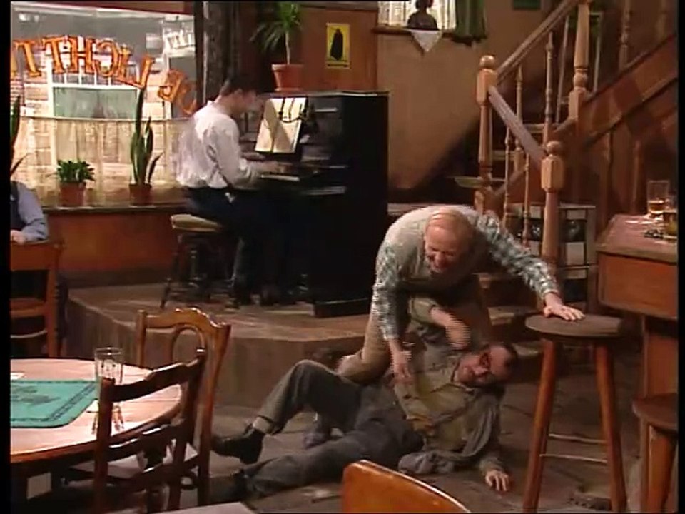 lili en marleen S4 E1 Den Tournee