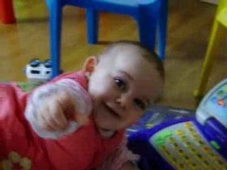 Luna s'amuse avec mamie