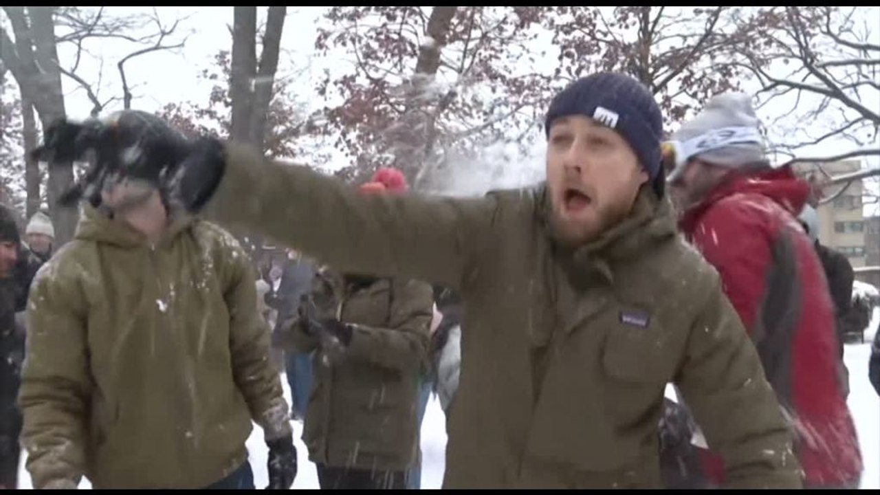 Gigantesca battaglia di palle di neve a Washington