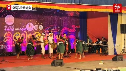 കലോത്സവ വേദിയിൽ കൗതുകമായി ഇരുളനൃത്തം; ഇരുള നൃത്തം എന്താണെന്നറിയാം