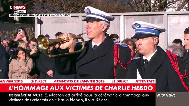 Attentats 2015: Revoir l'hommage rendu ce matin aux victimes de Charlie Hebdo devant les anciens locaux de l'hebdomadaire - VIDEO