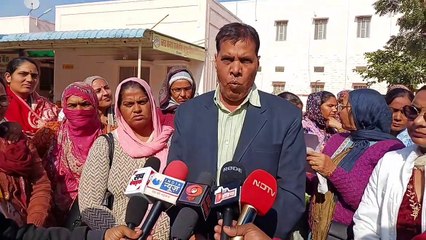 सिंवा गांव के उप स्वास्थ्य केंद्र के बाहर महिला का प्रसव होने का मामला  निलंबित की गई ANM के समर्थन में उतरी जिले भर की एएनएम स्वास्थ्यकर्मी