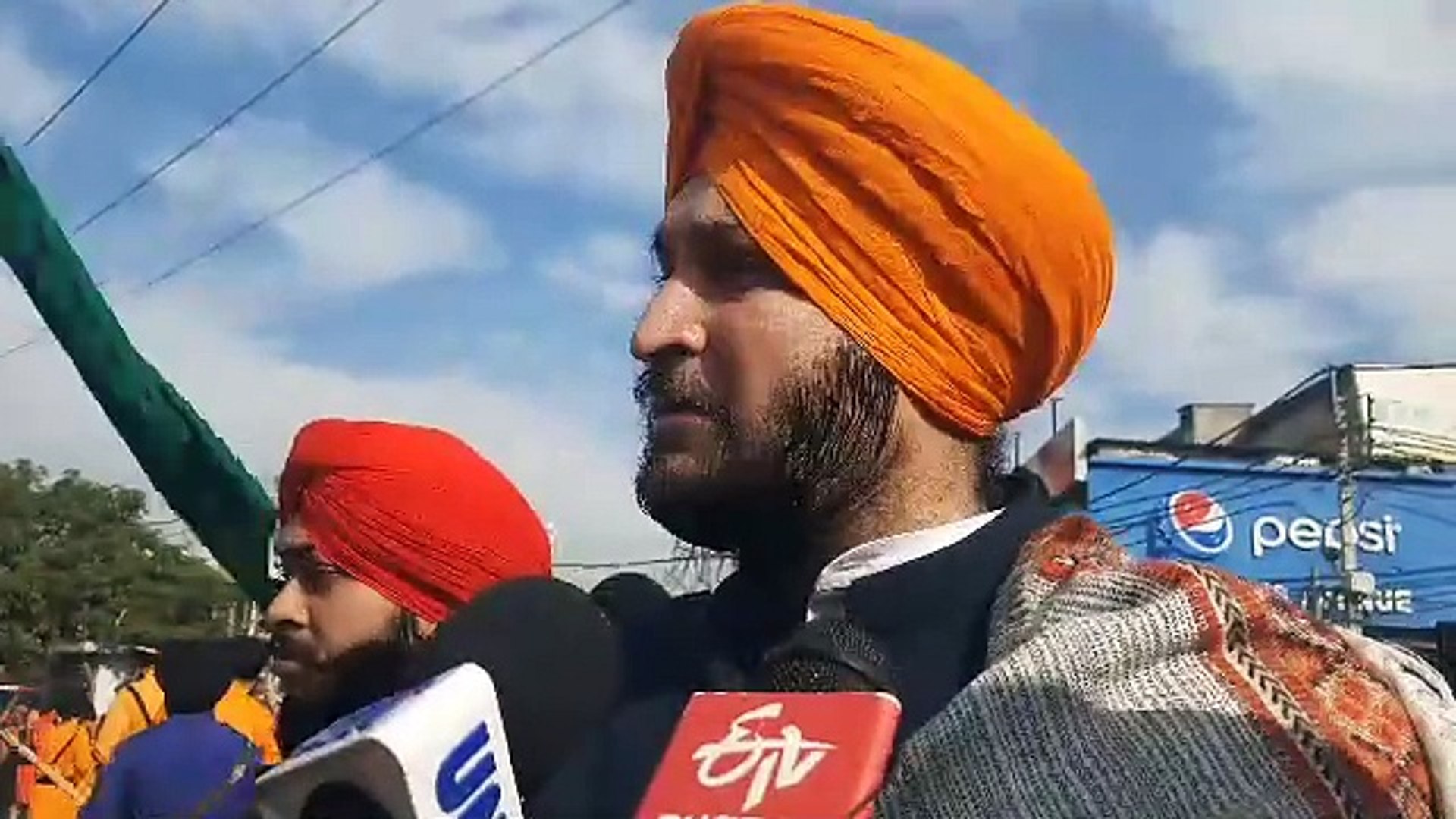⁣Jammu Witnesses Grand Nagar-Kirtan to Celebrate Guru Gobind Singh  Birth Anniversary