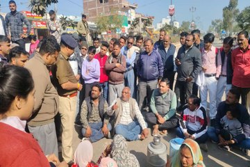 सीवरेज की समस्या को लेकर बारां रोड दो घंटे रहा जाम