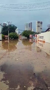 Chuva provoca alagamentos e causa transtornos em Juazeiro do Norte, no Cariri