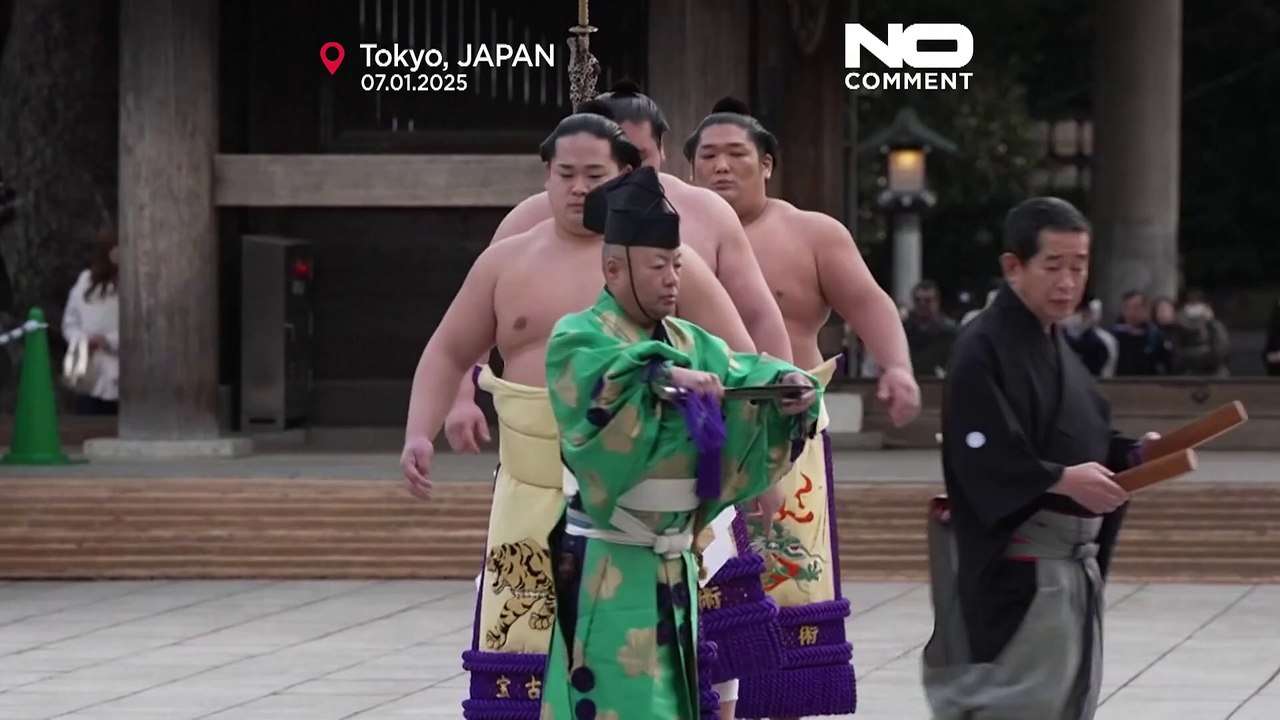 Sumo-Champion eröffnet Saison mit traditionellem Ritual im Meiji-Schrein