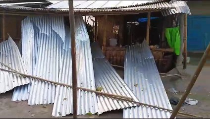 প্ৰচণ্ড শীতৰ মাজতে জোনাইৰ বিভিন্ন স্থানত শিলাবৃষ্টি আৰু ধুমুহাৰ তাণ্ডৱ ধুমুহাই ভাঙিছে ঘৰ৷  প্ৰচণ্ড শীতৰ মাজতে ৰাজ্যৰ বিভিন্ন প্ৰান্তত প্ৰচণ্ড শিলাবৃষ্টি।বহু ঠাইত বতাহ-বৰষুণৰ তাণ্ডৱলীলা। জোনাইতো  বতাহ