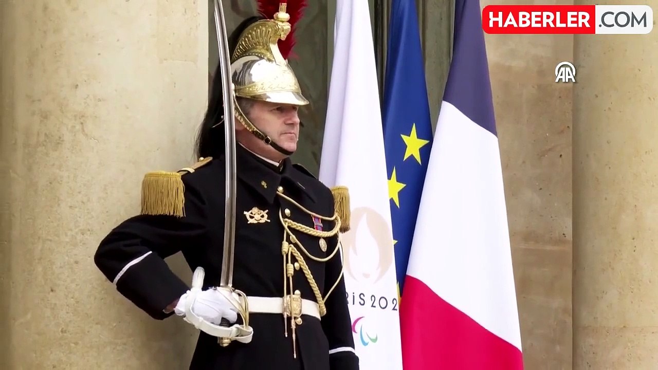 Macron, terör örgütü PKK/YPG'ye sahip çıkıp destek söz verdi