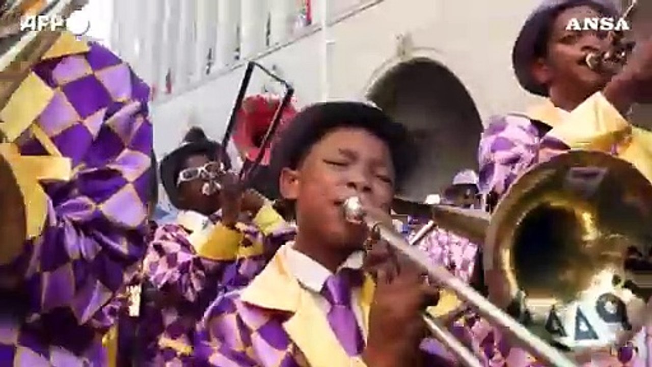 Sudafrica, musica e colori a Citta' del Capo per il carnevale dei menestrelli