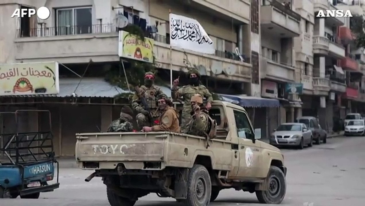 Siria, le forze governative ad interim si schierano a Homs