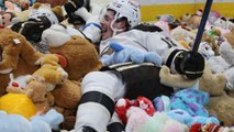 Hockey sur glace : 102 343 peluches lancées en plein match