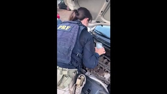 iPhones são encontrados em compartimento secreto de carro em SC
