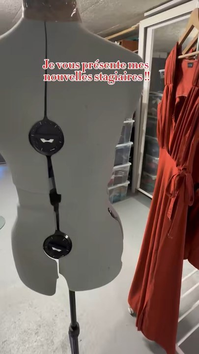 Et vous, vous faites un stage dans quel domaine ? 📚  Inès and Style devient une équipe !!👭  Je vous présente Alexia et Mathilde MES NOUVELLES STAGIAIRE qui m’accompagnent pendant un petit moment afin de m’aider à réaliser vos rêves !! 😍