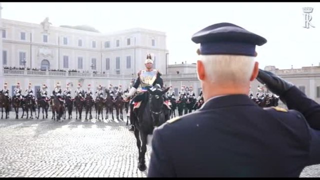 Solenne cambio della Guardia al Quirinale per la Festa del Tricolore