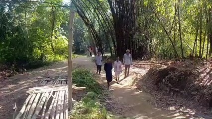 কোনে কাক কিয় ফুলৰ মালা সলনি   চেন্দেলৰ মালা  পিন্ধাব