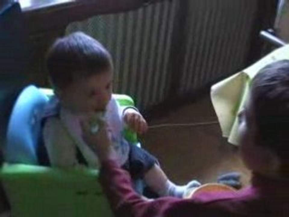 C'est genial quand Clément me donne a mangé