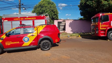 Casa e loja ficam danificadas após incêndio no Bairro Cancelli em Cascavel