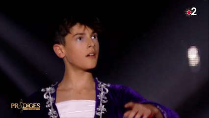 Tyméo contemplant la Voie Lactée danse sur November de Max Richter. Violon principal Christelle Droxler. Orchestre symphonique Divertimento conduit par Zahia Ziouani. Troupe du Palais d’Hiver de Saint-Pétersbourg