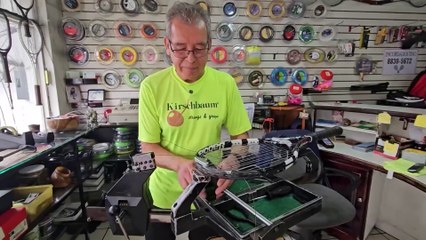 El Arte de Encordar, un Trabajo Invisible Pero Esencial en el Tenis