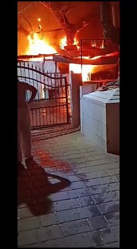 ಬೆಂಕಿ ಅವಘಡ ನಾಲ್ಕು ಅಂಗಡಿ ಭಸ್ಮ: ನಾಲ್ವರ ಪ್ರಾಣ ಉಳಿಸಿದ ಶ್ವಾನ