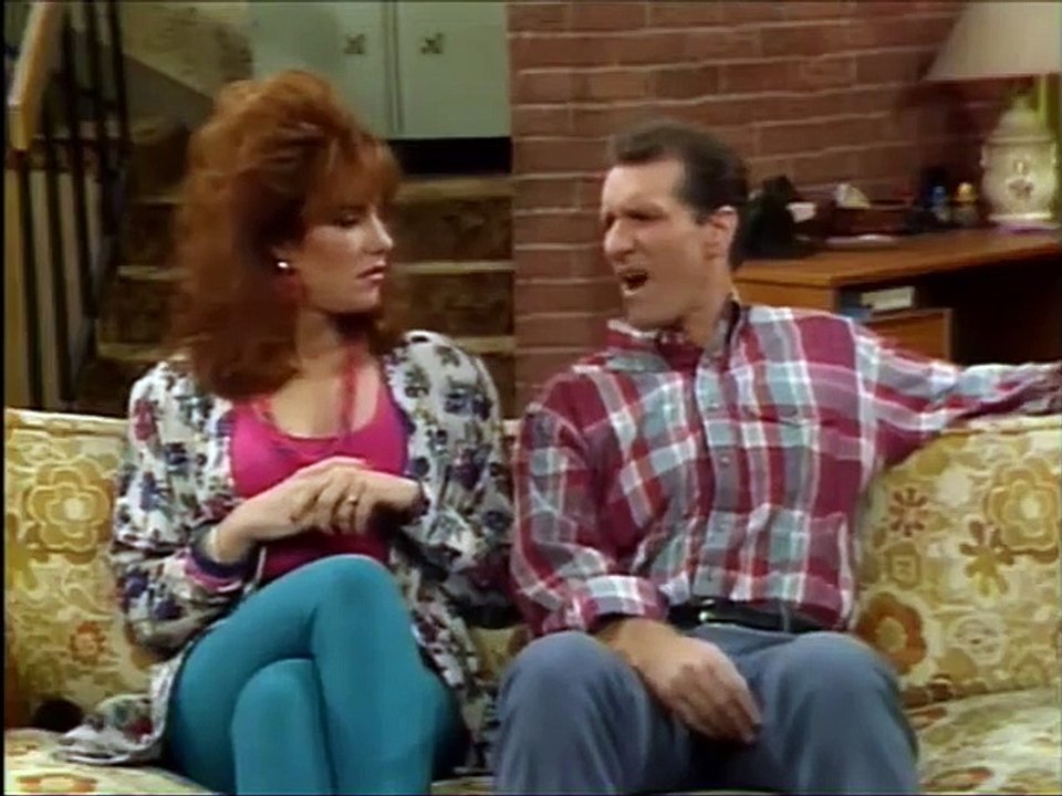 Milla Jovovich en Matrimonio con hijos NOSTALGIA TV 1989