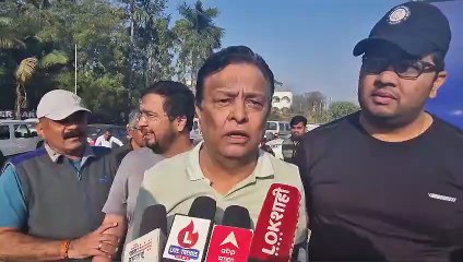 राज्यपालांचा आगमन आणि दुसरीकडे शहरात लागली शोरूमच्या सोलर इलेक्ट्रिक पॅनल ला आग पोलिसांची उडाली तारांबळ