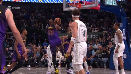 40-year-old LeBron shocks the world with insane dunk