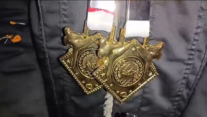 सहरसा :- कई देश के खिलाड़ियों को चितकर इन बच्चों ने जीता 15 गोल्ड मेडल सहरसा जंक्शन पर कुछ इस अंदाज में हुआ स्वागत फूलों की हुई बरसात देख यात्री भी बजाने लगे ताली ।