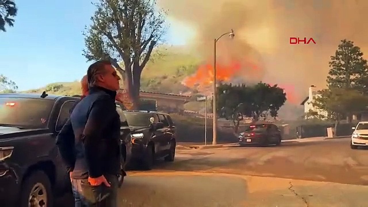 Los Angeles'ta yangın: Binlerce kişi tahliye edildi, OHAL ilan edildi