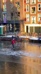 Amsterdam 🇳🇱 : Du patin à glace sur les canaux gelés ⛸️❄️