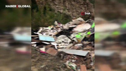Çöp yığınını gördü, çileden çıktı: "Bu vatana ihanetten başka bir şey değil"
