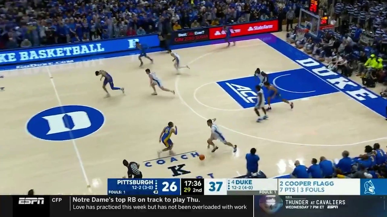 Cooper Flagg, la estrella que viene, posteriza en la NCAA al español Guillermo Díaz-Graham