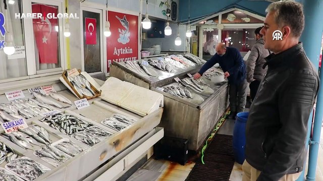 Marmara'dan ümidi kesen balıkçıların yüzü Karadeniz'de güldü: Ağlara hamsi ve çinekop damgası