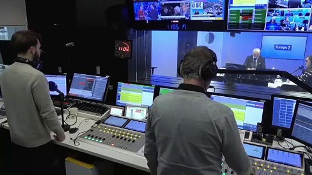 Pascal Praud et vous - «Vous vous rendez compte dans quelle merde vous nous mettez ?», quand Gilbert Collard se disputait avec Jean-Marie Le Pen