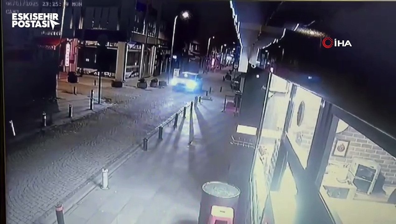 Eskişehir'de esnafın tepkisini çeken olay: Yerinden söküp gitti