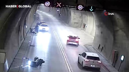 Motosikletin tünelde devrildiği kaza kamerada