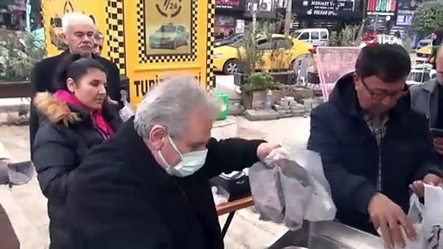 Manisalı Ferdi Tayfur hayranlarından lokma hayrı