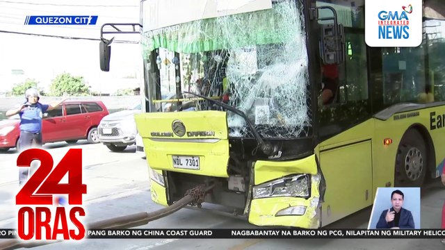 Bus na nawalan umano ng preno, binangga ang isa pang bus sa EDSA Carousel; May nadamay na isang sasakyan | 24 Oras